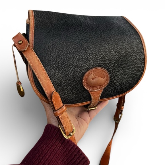 Dooney & Bourke Black Tan All Weather Pebbled Leather Crossbody Saddle Bag USA - Picture 2 of 16